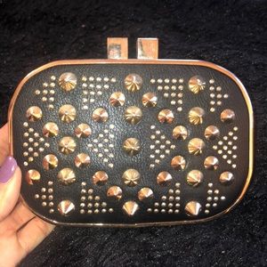Studded clutch